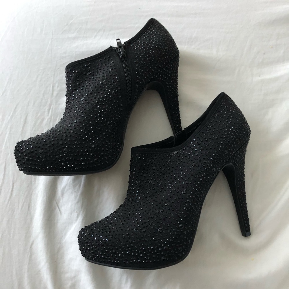 Gianni Bini Black Studded Heals